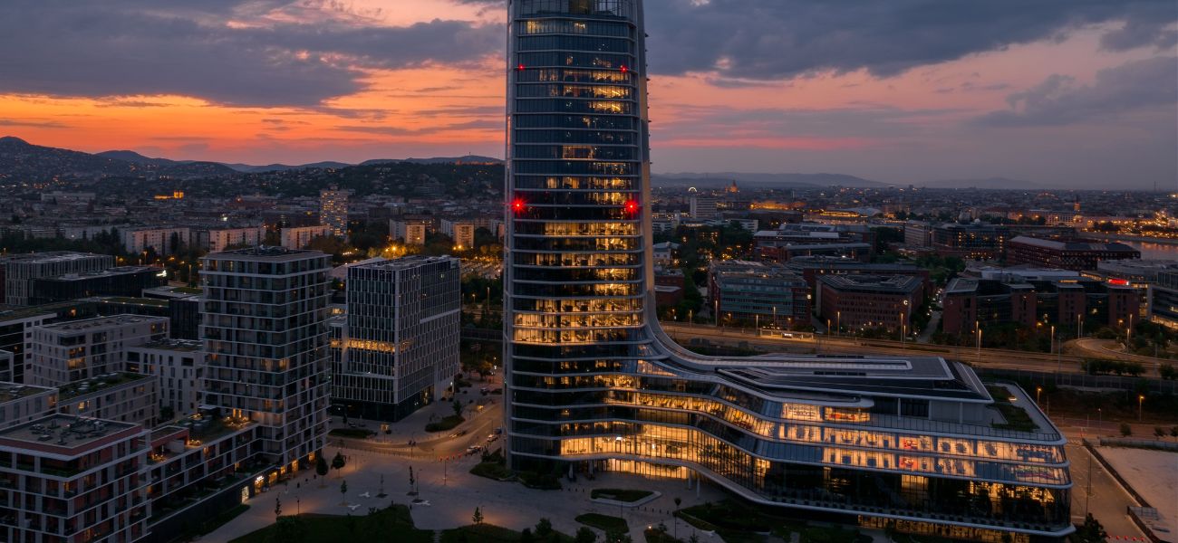 3.360 forintra emelte a MOL célárát az Erste