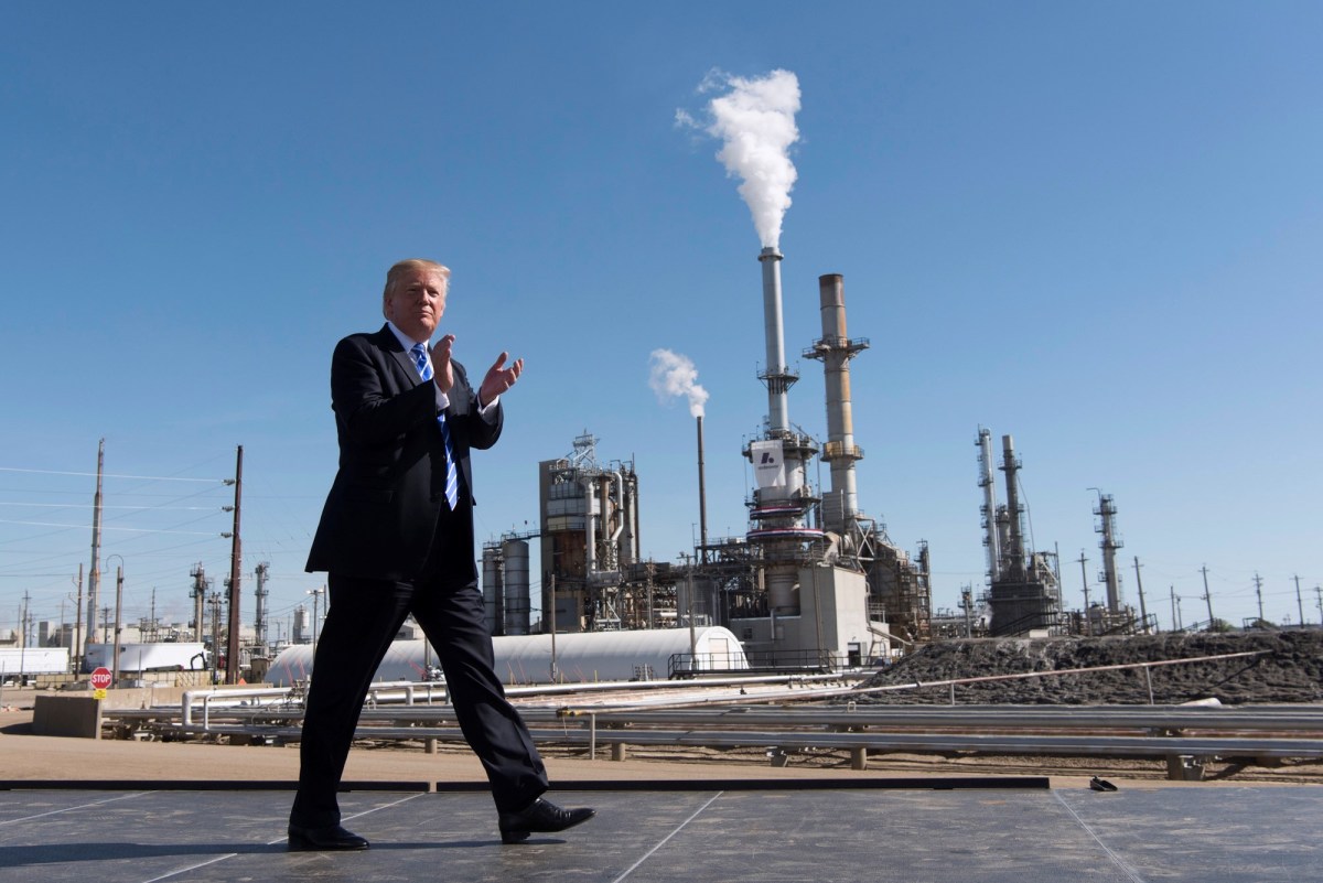 Hozhatnak-e Trump elnök Irán elleni szankciói három számjegyű olajárat?