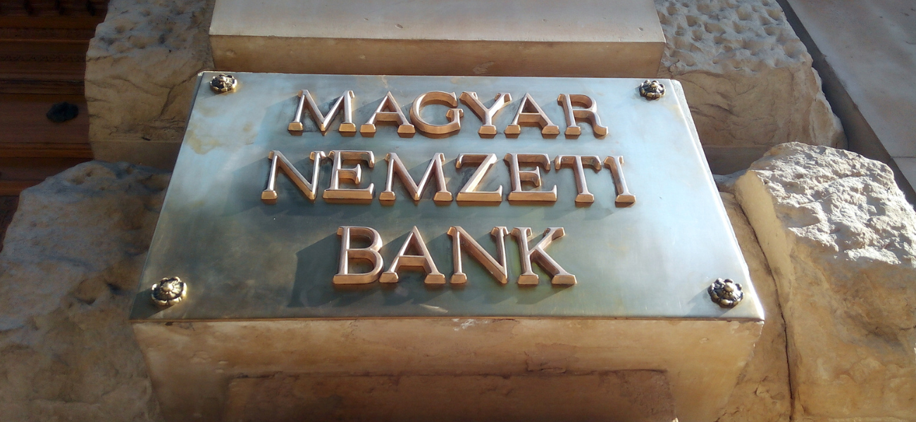 Ülésről ülésre dönt az MNB